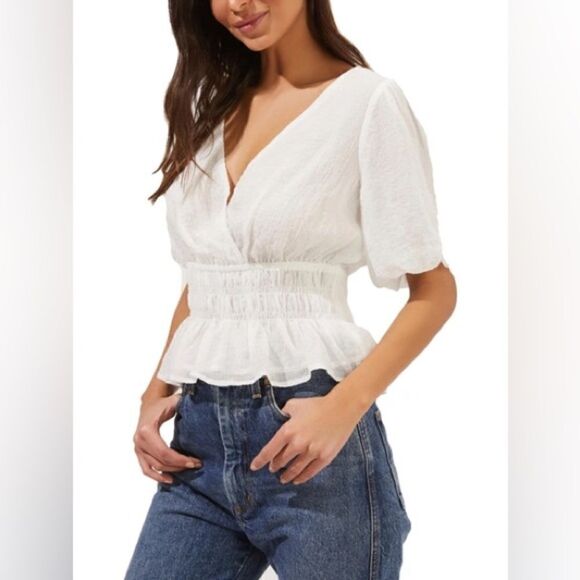 Astr Tops - ASTR the Label Shirred Bubble
Sleeve Blouse